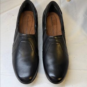 ROCKPORT! HIGH QUALITY LEATHER LOW BLOCK HEEL PUMPS SIZE 9. BRAND NEW.